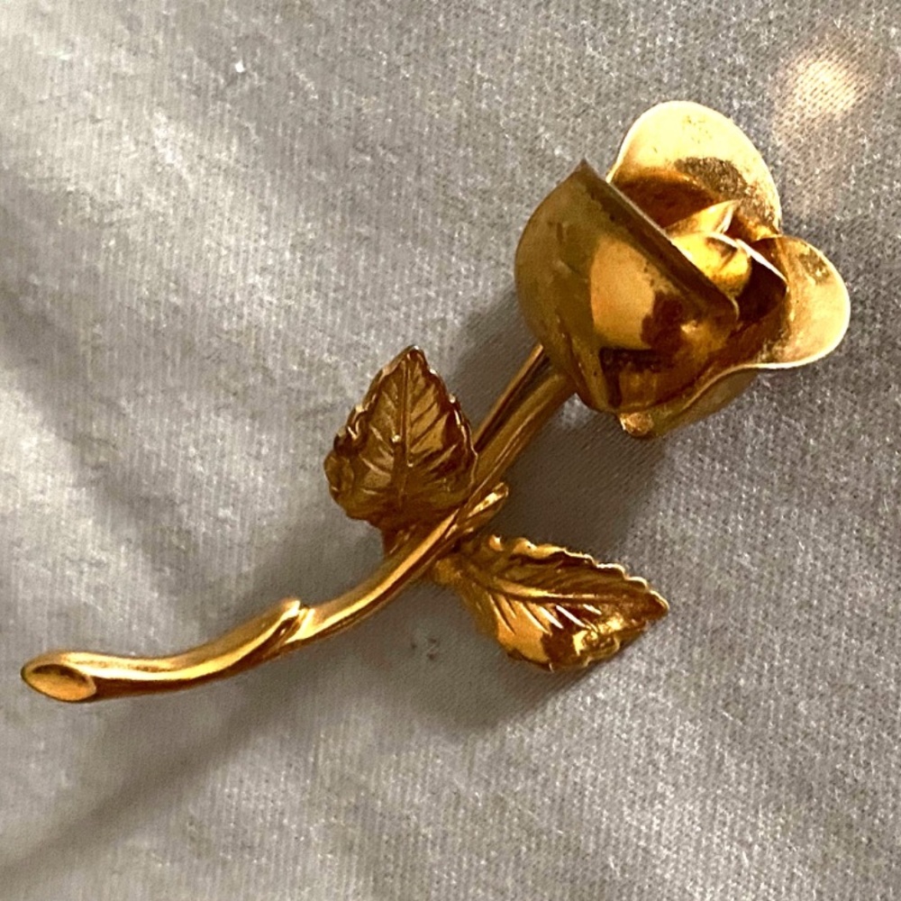 VINTAGE MONET Shiny GOLDEN Long-Stemmed ROSE Pin BROOCH